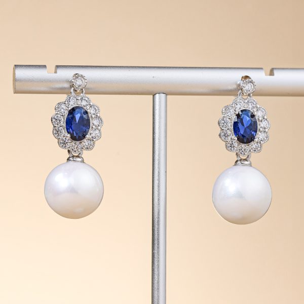 Hebes 
Pearl Earrings HC90389L